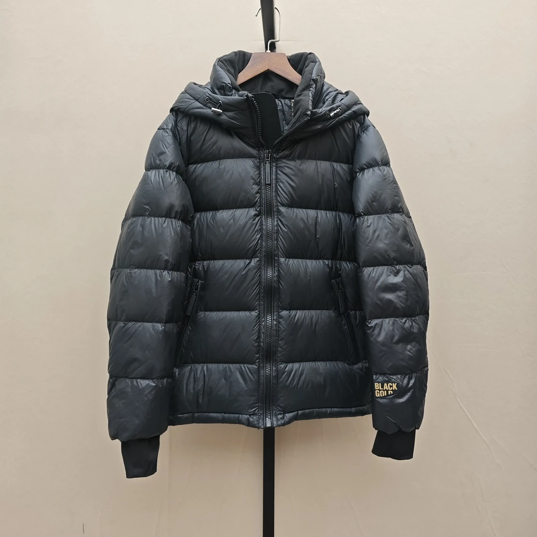 女短款黑金鸭绒连帽羽绒服时尚保暖通勤