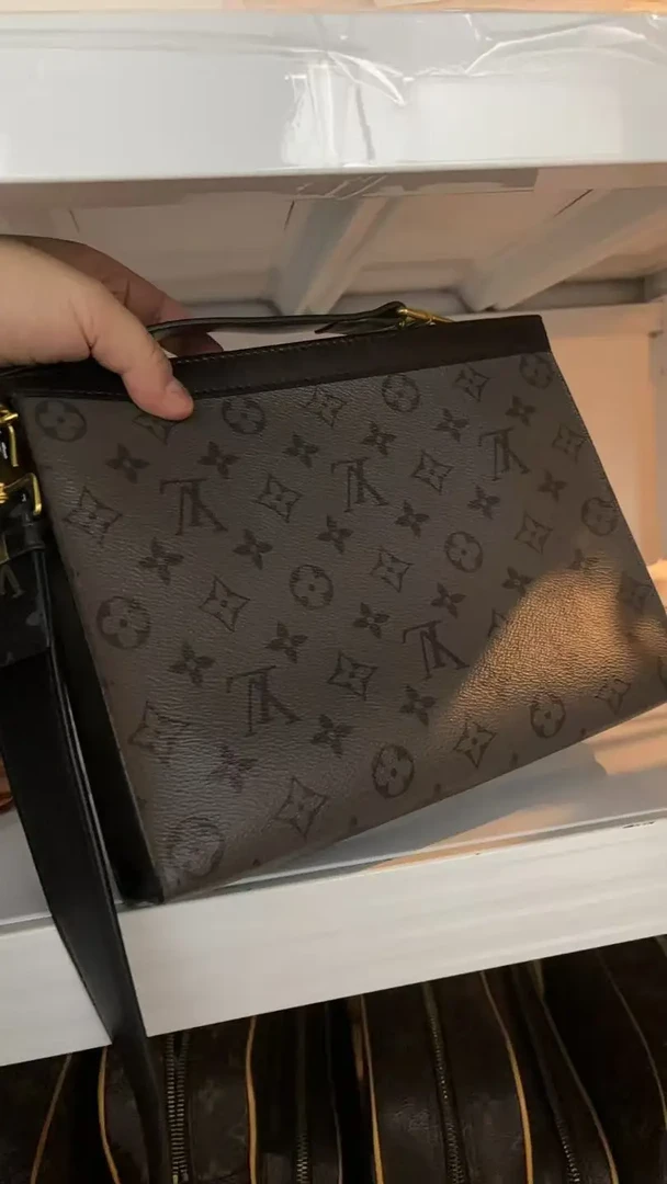 99新 LouisVuitton/路易威登 LV近代款 黑武士 手拿洗漱包