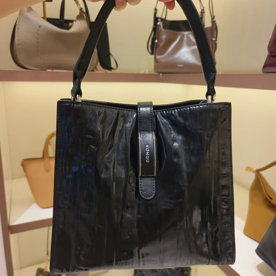 复古简约大容量单肩斜挎通勤水桶包时尚百搭女包