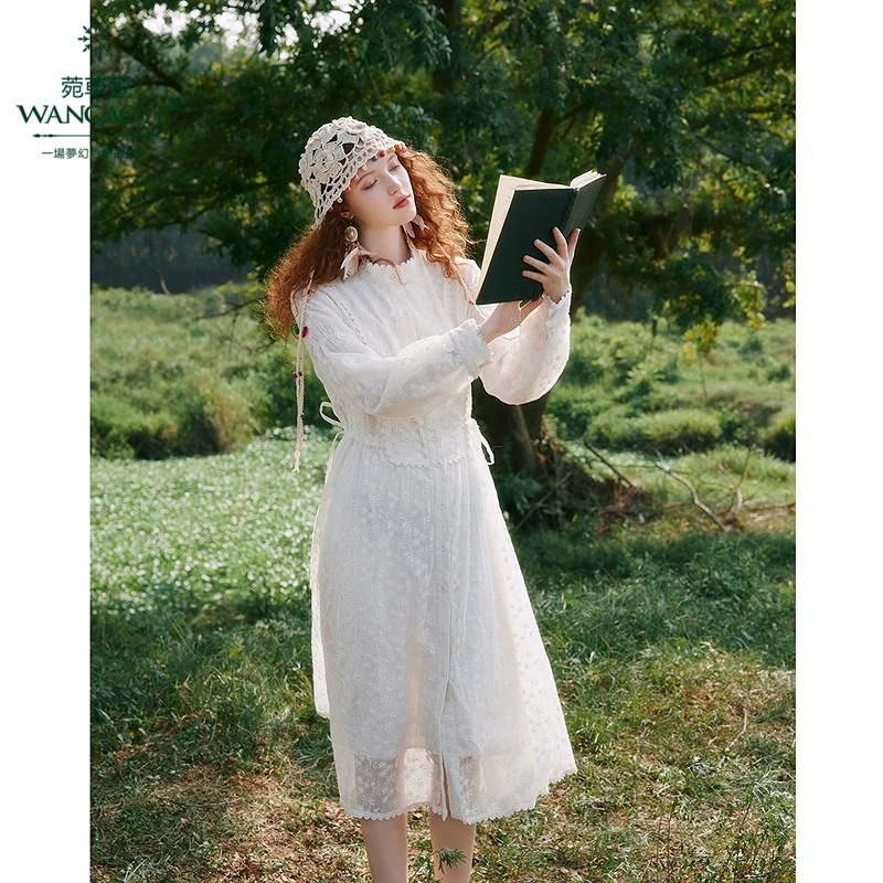 菀壹2025春季新款蕾丝显瘦气质白色少女复古法式连衣裙Q05400411