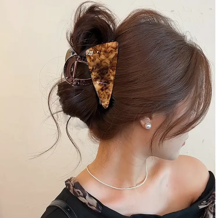三角豹纹头发抓夹女鲨鱼夹2025新款盘发夹高级感独特漂亮发饰