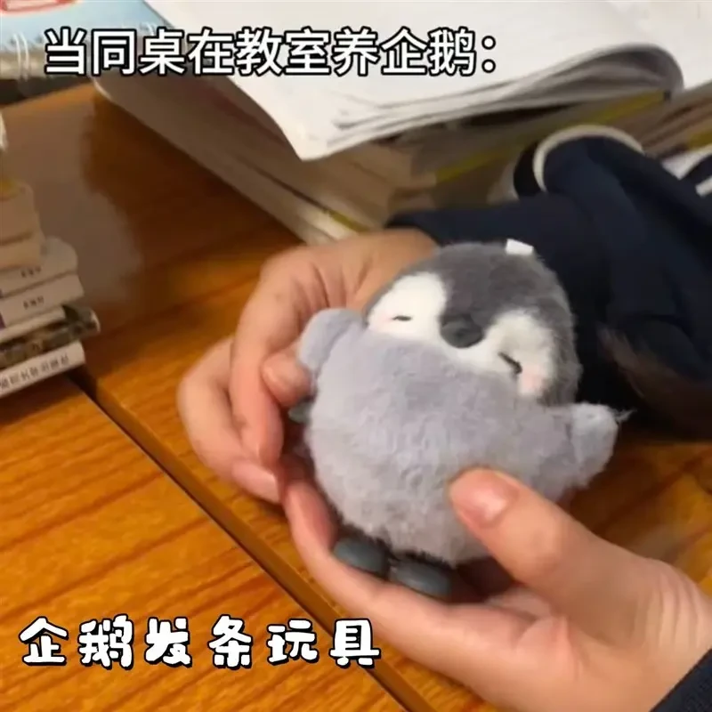 企鹅发条玩具儿童婴儿上弦仿真跳跳玩偶学生互动可爱摇摆毛绒公仔