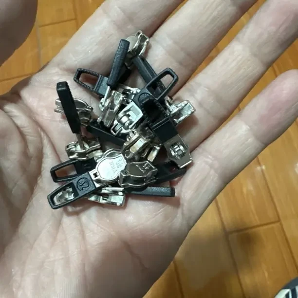 通用可拆卸拉链头适用于衣服箱包鞋靴背包多种场景