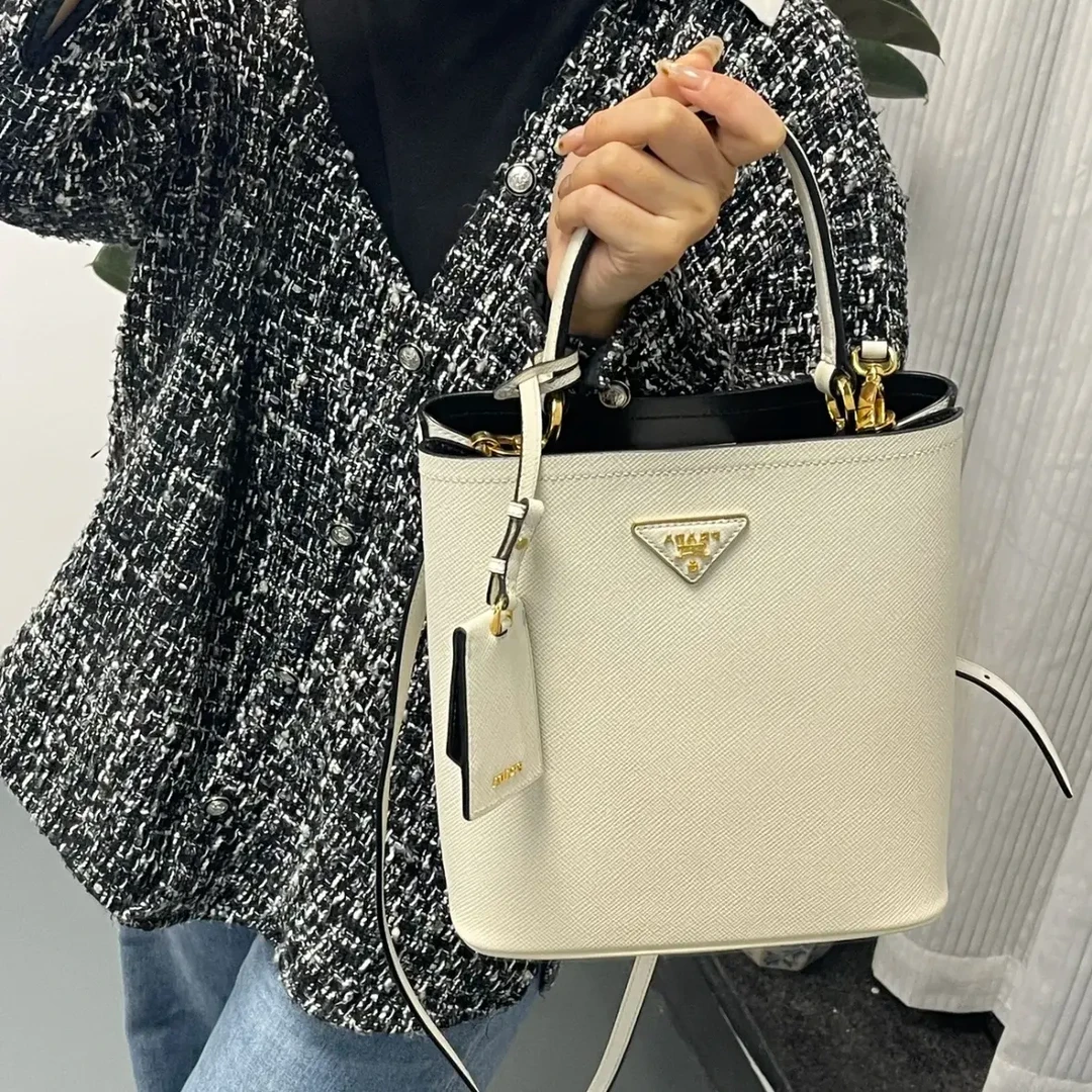 95新 Prada/普拉达 白色 panier中号水桶包 可斜挎cl