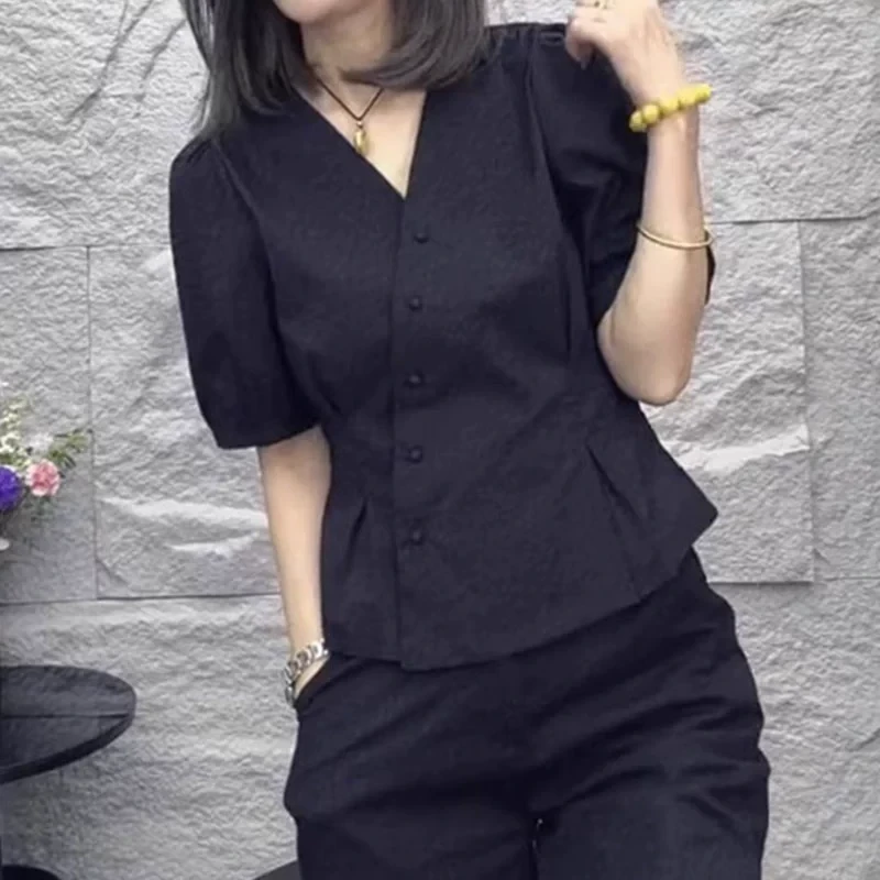 v领设计感短袖黑色衬衫女夏季2025新款时尚显瘦减龄收腰气质上衣