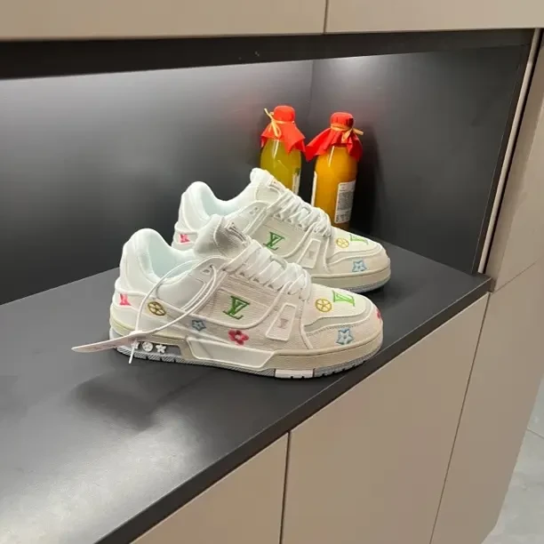 广州秋季韩版潮流运动休闲鞋男女百搭透气厚软底时尚板鞋潮鞋