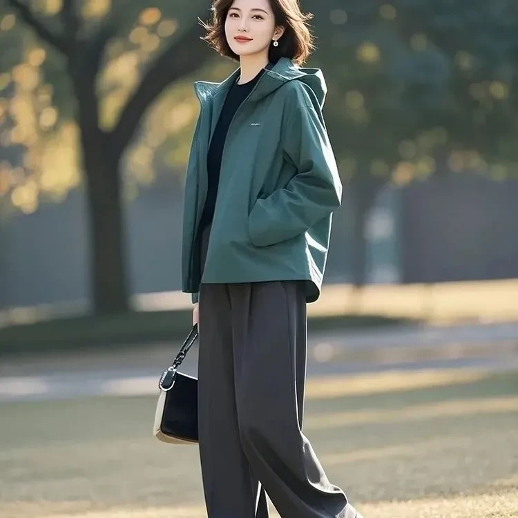 春季今年流行的新款独特超好看小个子短款百搭绿色连帽女士外套