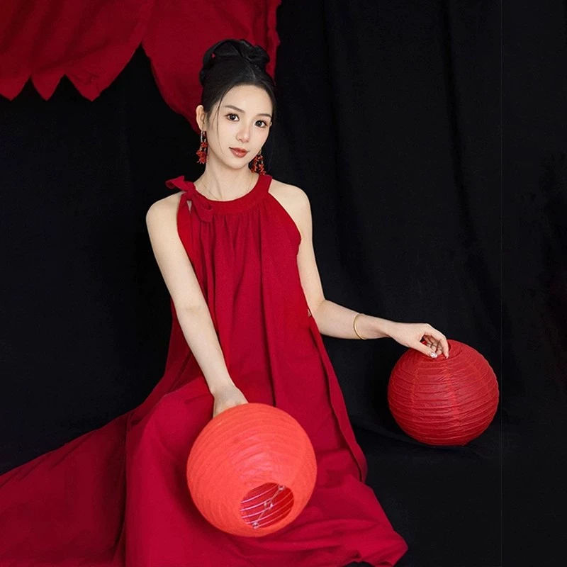 法式度假风无袖挂脖红色连衣裙结婚晨袍夏季露肩宽松腰长裙子女