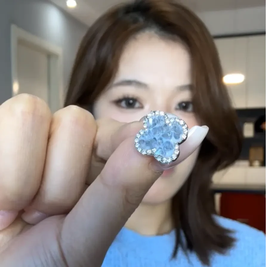 合金亚克力耳饰 合金亚克力耳饰 简约蓝色四叶草耳钉2025爆款小清