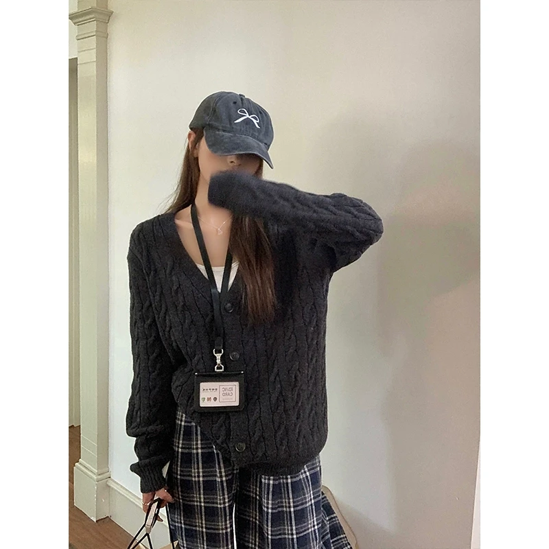【韩11】温柔风V领绞花毛衣女宽松休闲显瘦遮肉软糯减龄开衫上衣