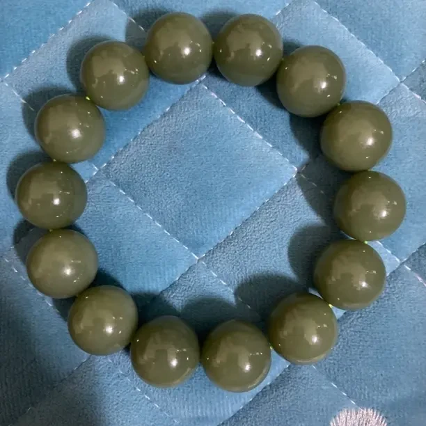 天然和田玉精美圆珠手串