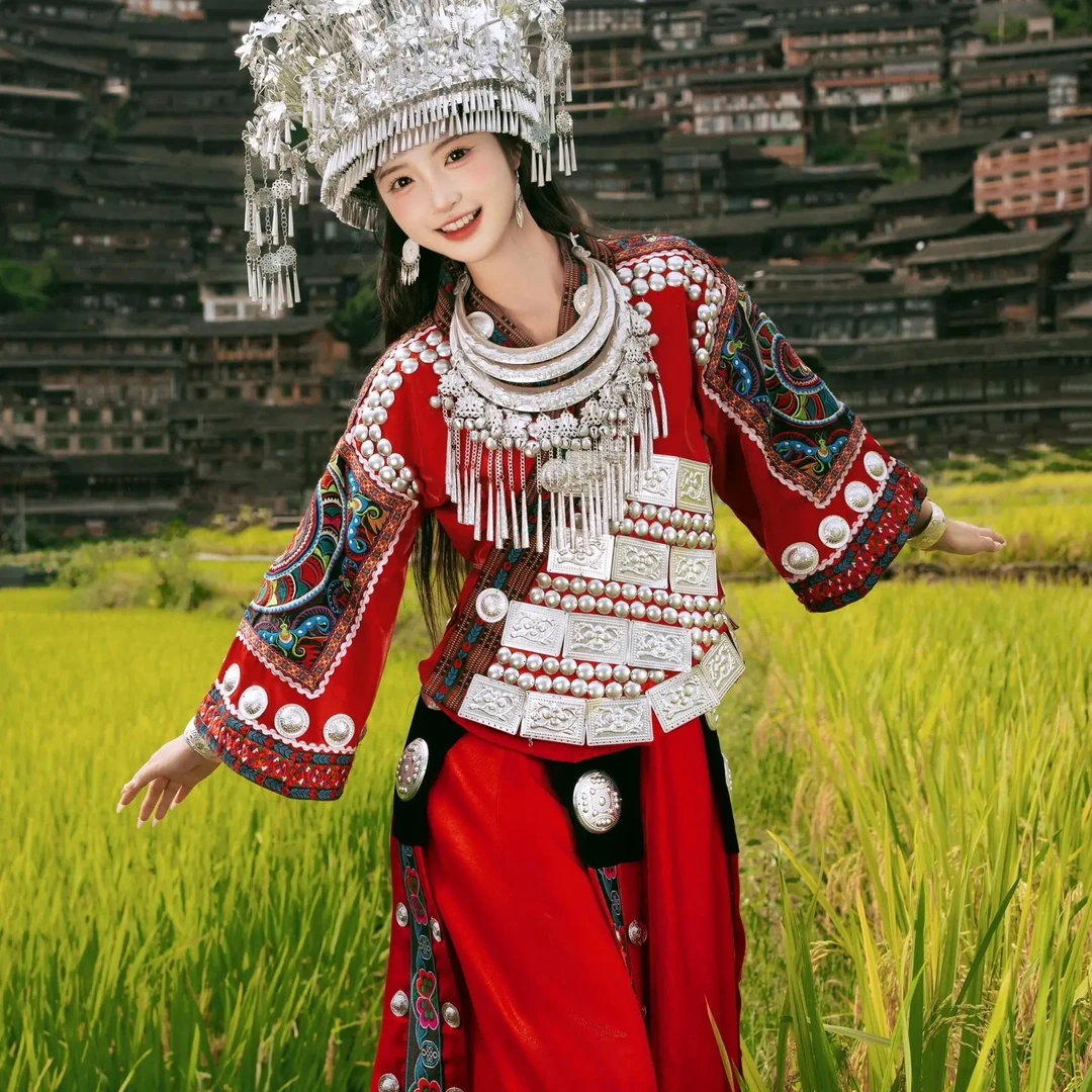 贵州苗族服装少数民族情侣刺绣演出服苗寨旅拍新款