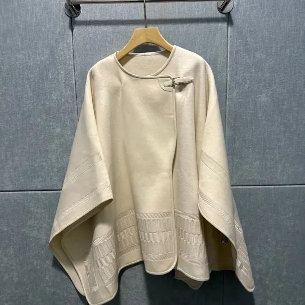 秋冬新款宽松极简老钱风女士披肩外套