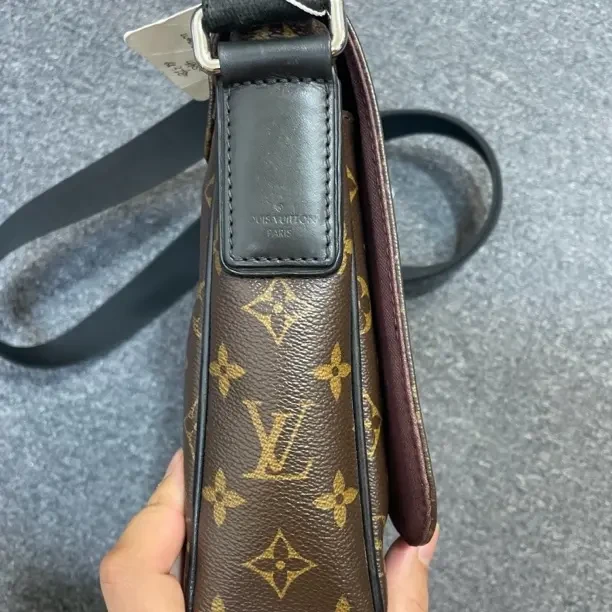 95新 LouisVuitton/路易威登 棕色小号翻盖邮差包尺寸24/20