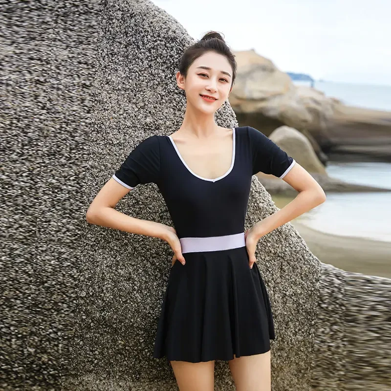 2025新款时尚短袖游泳保守冲浪连泳装遮肉显瘦裙式运动泳衣潜水服