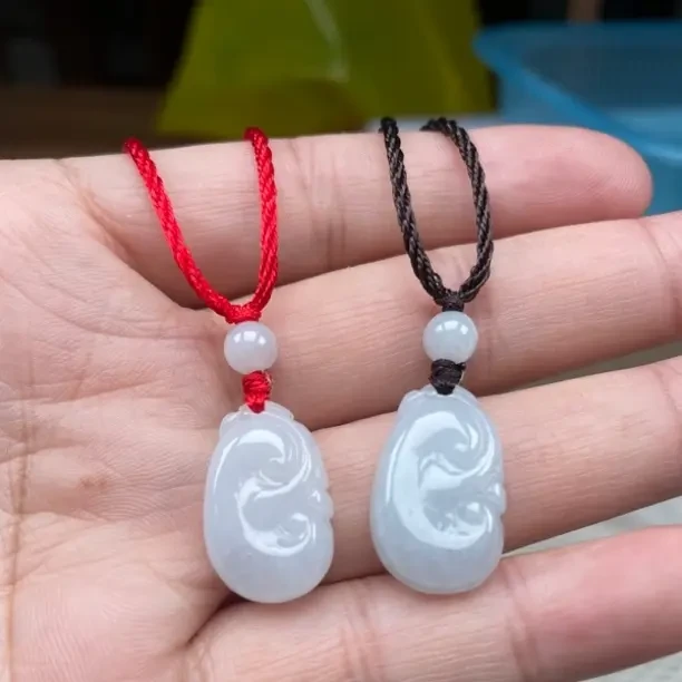翡翠A货如意 带绳发货 尺寸约22×13×5mm! 16.8一件多样性发货一件