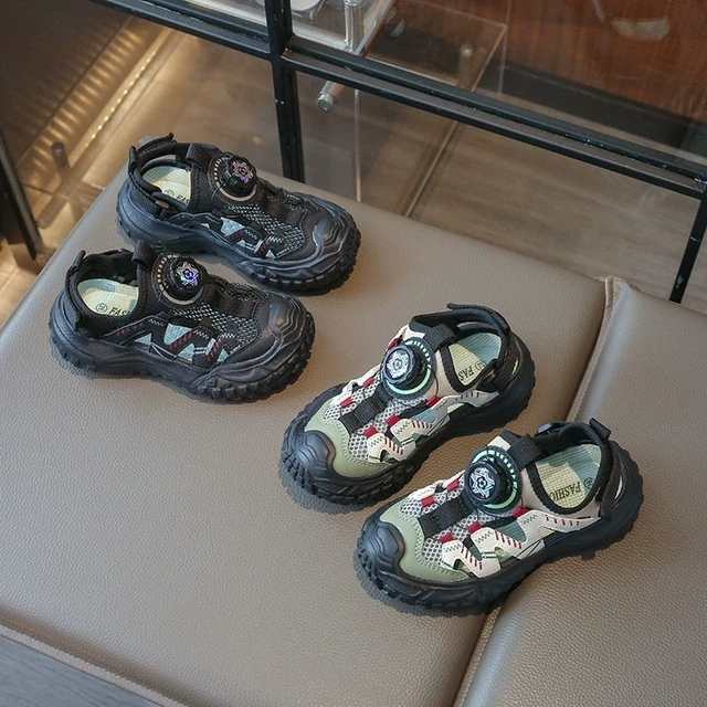 儿童包头凉鞋2025夏季新款男童运动凉鞋女童鞋子镂空旋钮纽扣凉鞋