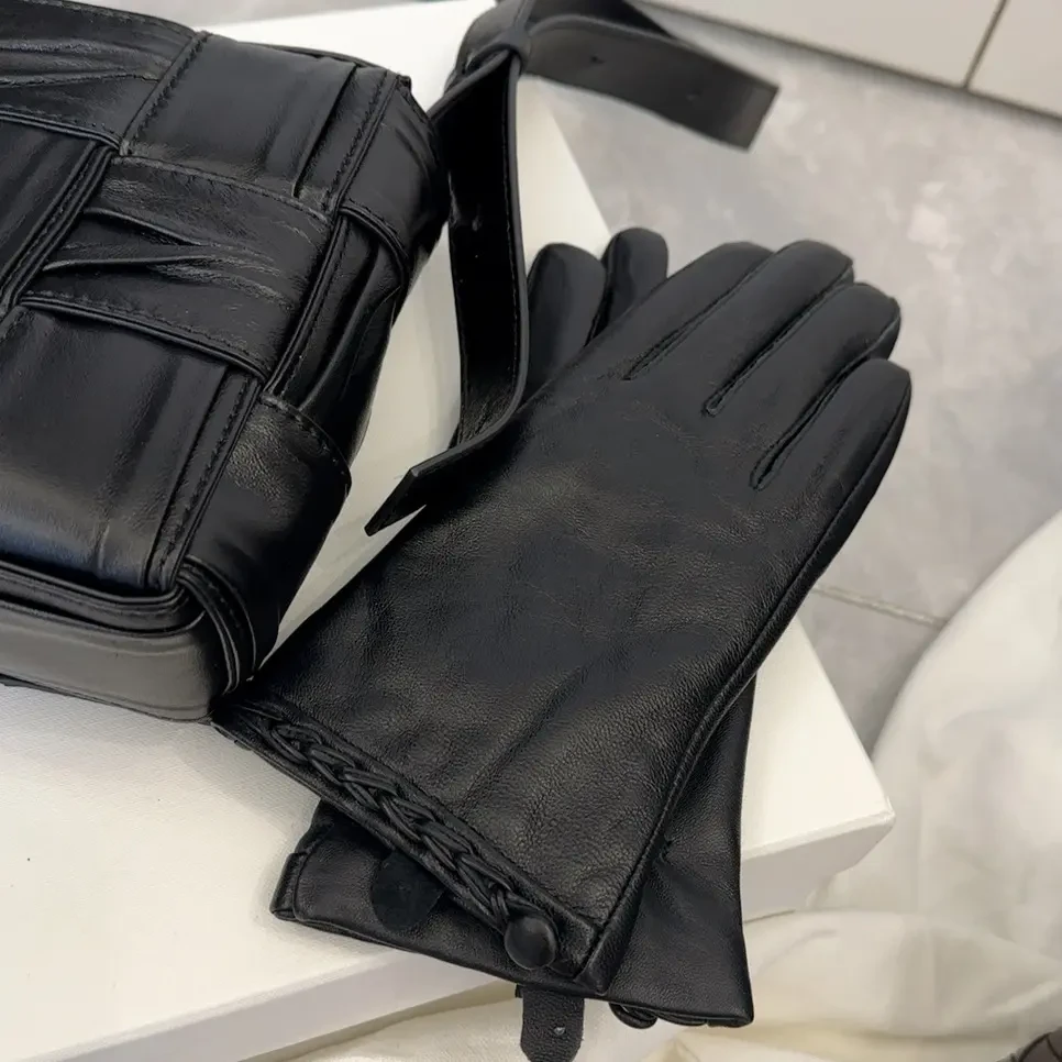 厚款女手套耐磨青年保暖分指款时尚女款朋友