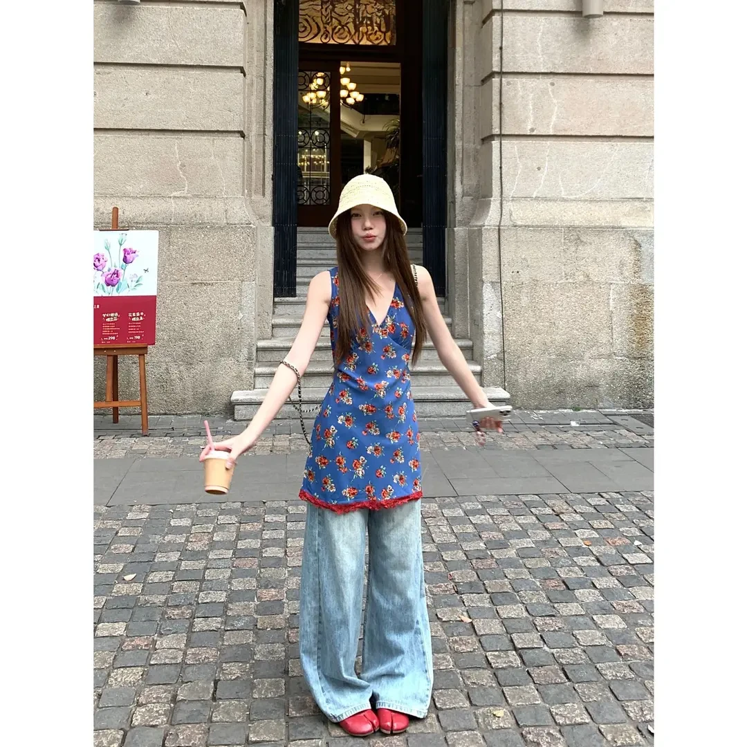 法式复古碎花吊带V领连衣裙女夏季韩系辣妹风收腰显瘦A字包臀裙子