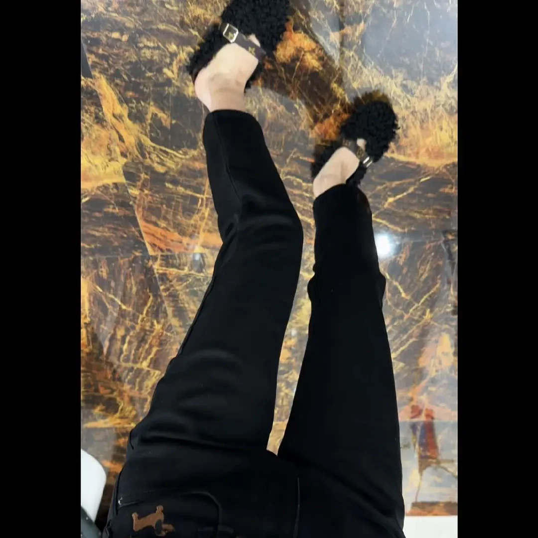 冬季加绒加厚黑色高腰显瘦刺绣狗八分烟管牛仔裤22389S