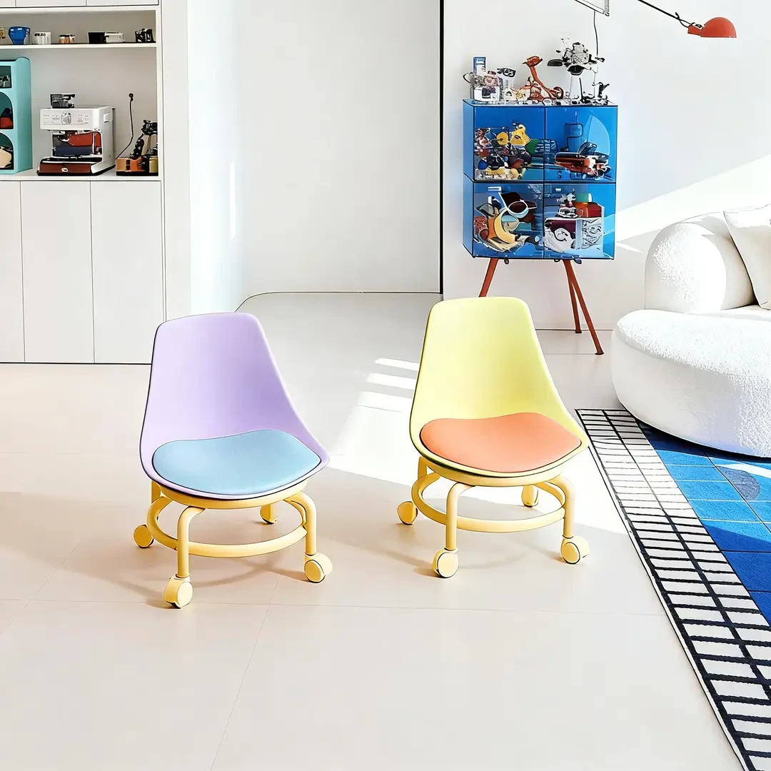 万向轮家用小凳子滑轮矮凳多巴胺儿童带滑轮板凳懒人圆凳靠背椅