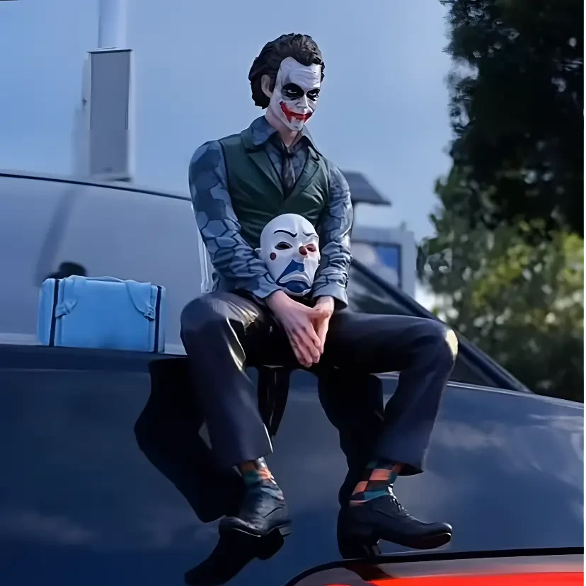 车顶小丑希斯莱杰手办坐姿公仔车载玩偶车尾挂件汽车尾部车外摆件