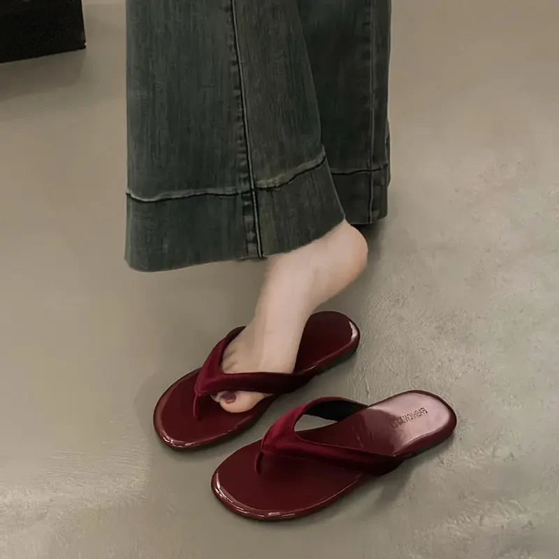 夏季新款时尚豹纹平底夹脚拖鞋女款银色外穿凉鞋海滩人字拖女性鞋