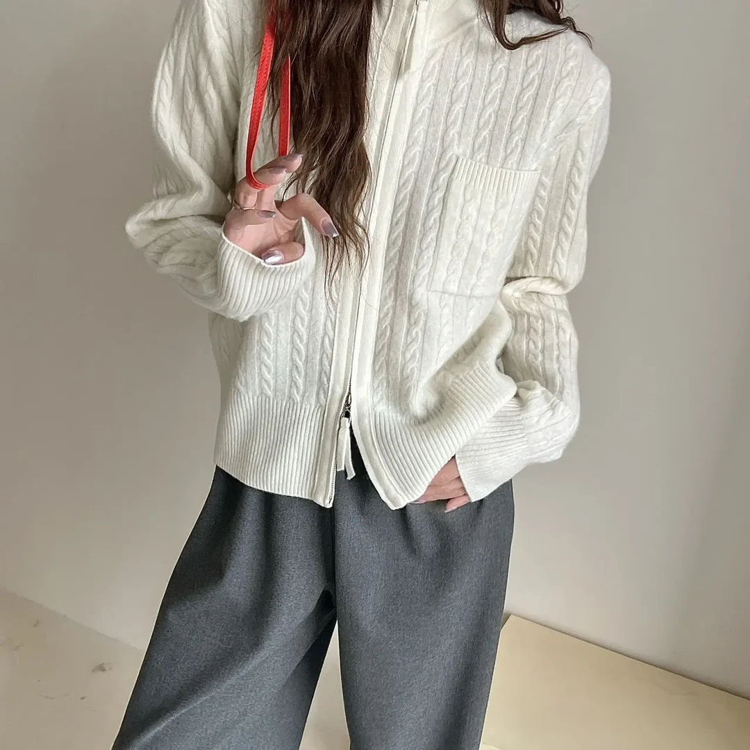 鄂尔多斯市新款时尚立领麻花拉链设计感超细羊毛休闲针织衫女