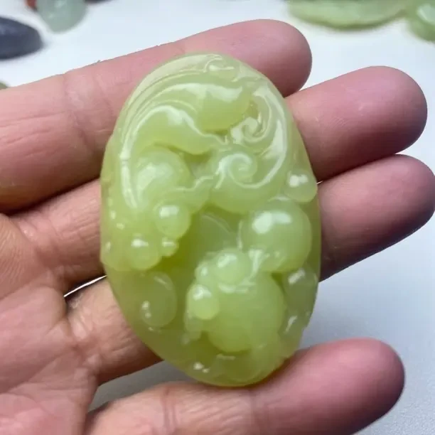 新疆黄口料子精工雕刻，寓意金玉满堂男女都可以佩戴