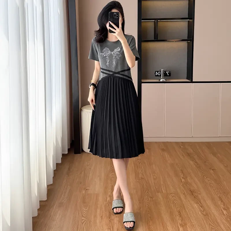 夏季新款连衣裙胖妹妹宽松显瘦遮肚子大码女装时尚烫钻韩版百褶裙