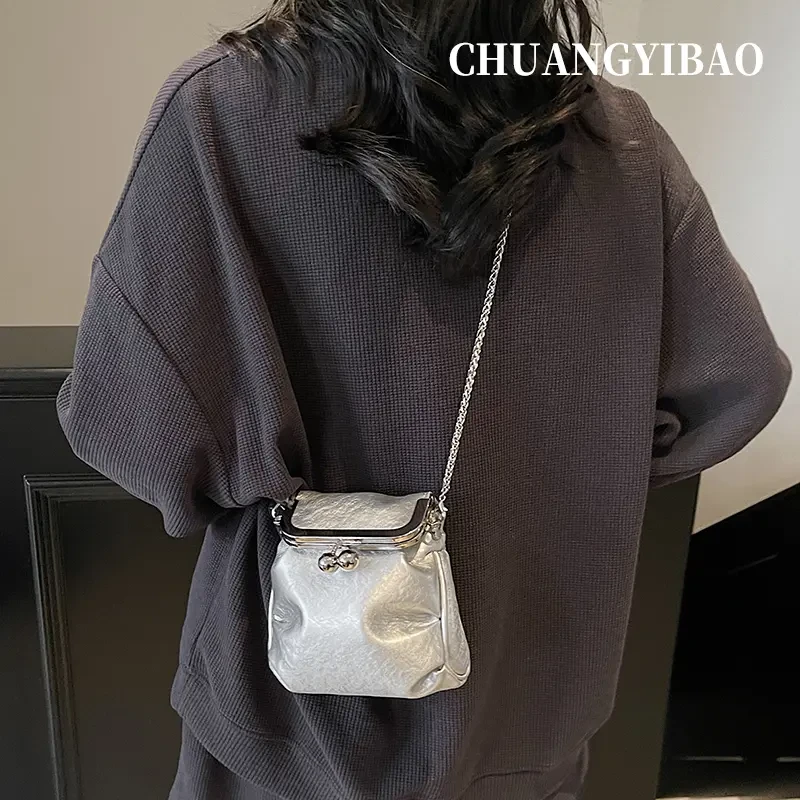 迷你银色超火小包包女2025新款潮夏轻奢小众高级感链条斜挎手机包