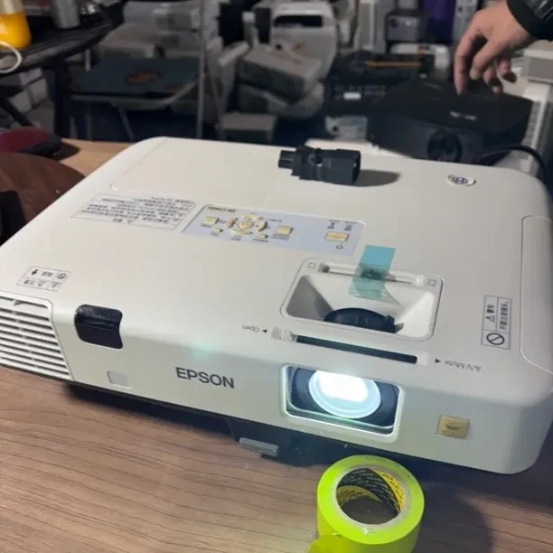 高亮度长焦工程投影仪 运费自理