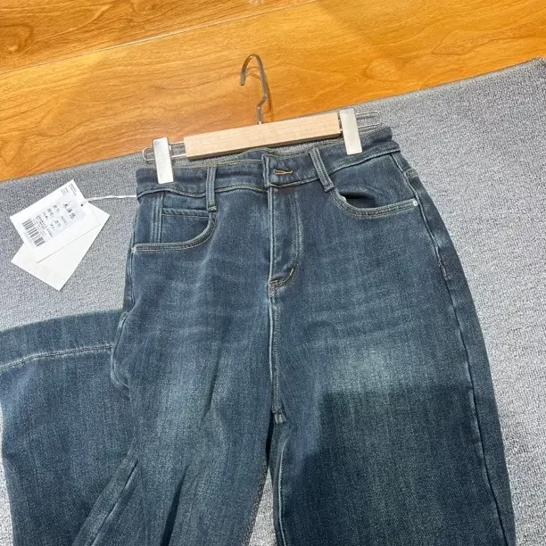 秋季八面弹筒喇牛仔裤显瘦显腿长