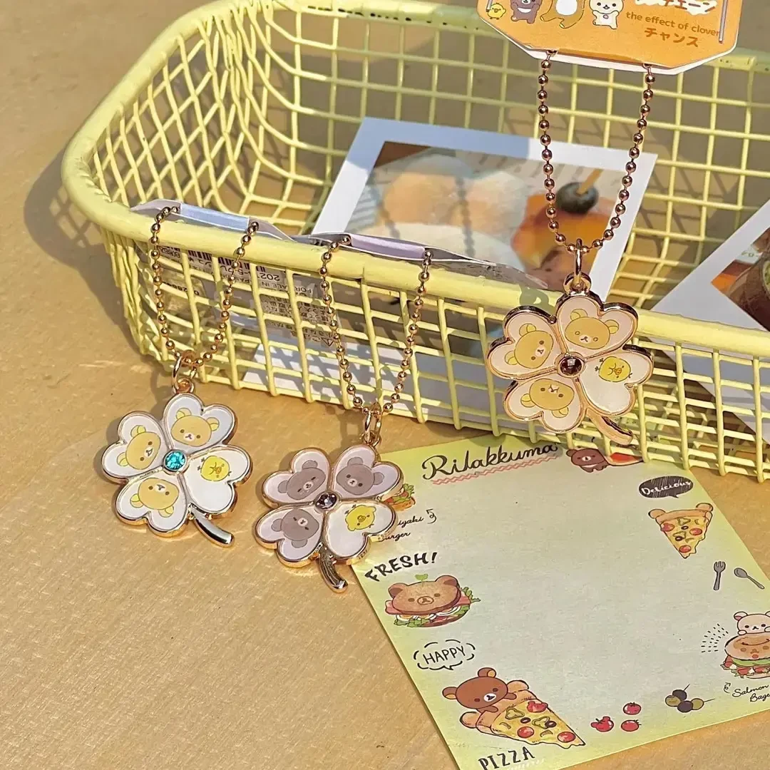【蜡笔】轻松熊周边四叶草金属挂坠钥匙链钥匙扣包包装饰挂件送闺蜜