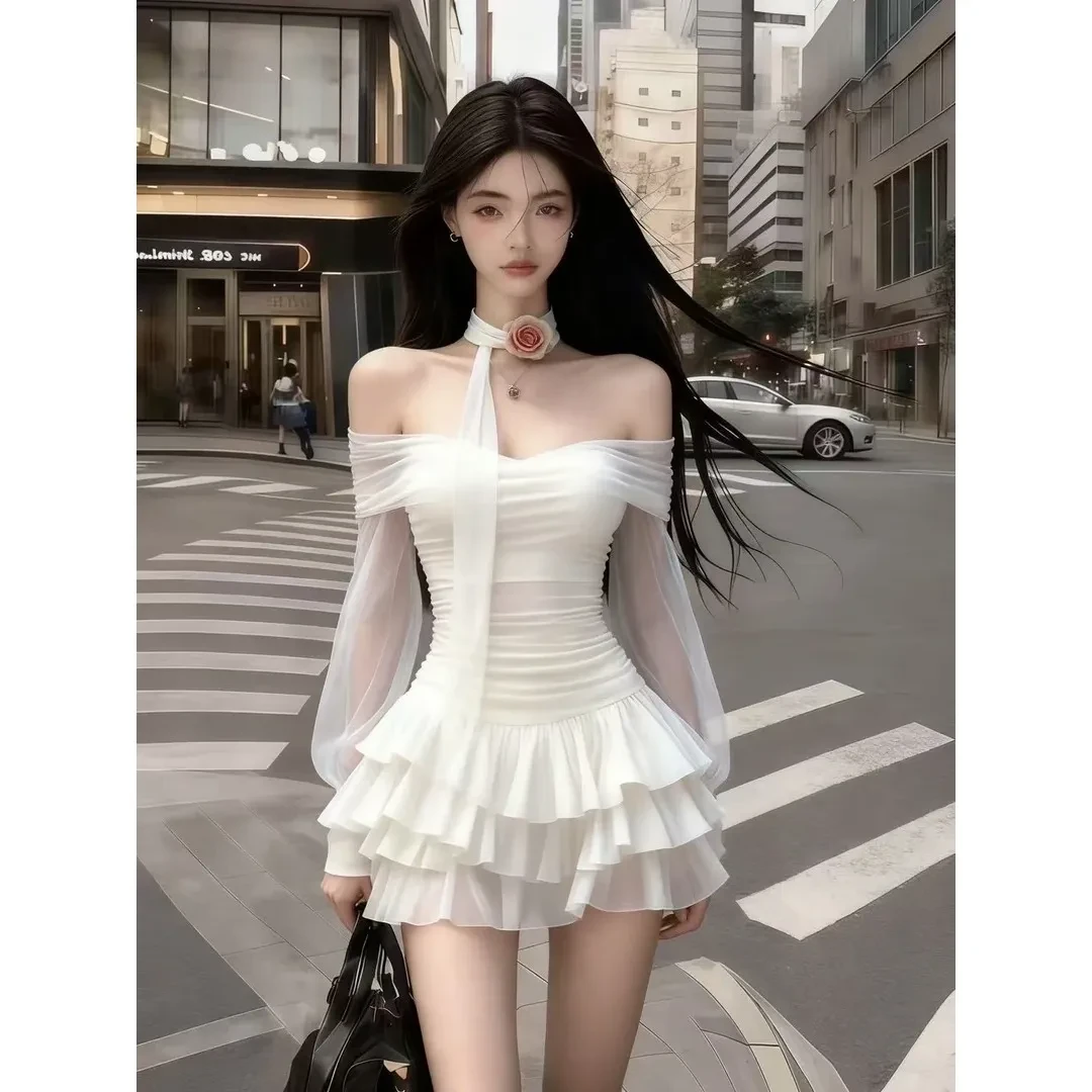 秋冬轻奢千金风名媛纯欲气质白色一字肩露肩网纱中腰氛围感连衣裙