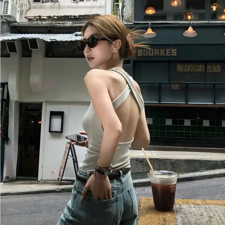 挂脖设计露背吊带背心女夏季修身显瘦短款打底上衣气质牛仔网红