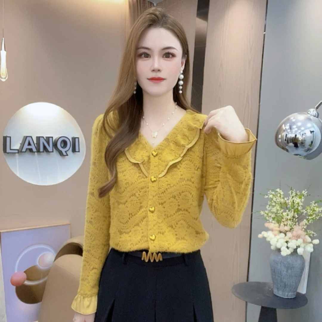 A8912法式气质V领蕾丝衫女士新款百搭打底衫甜美减龄洋气上衣