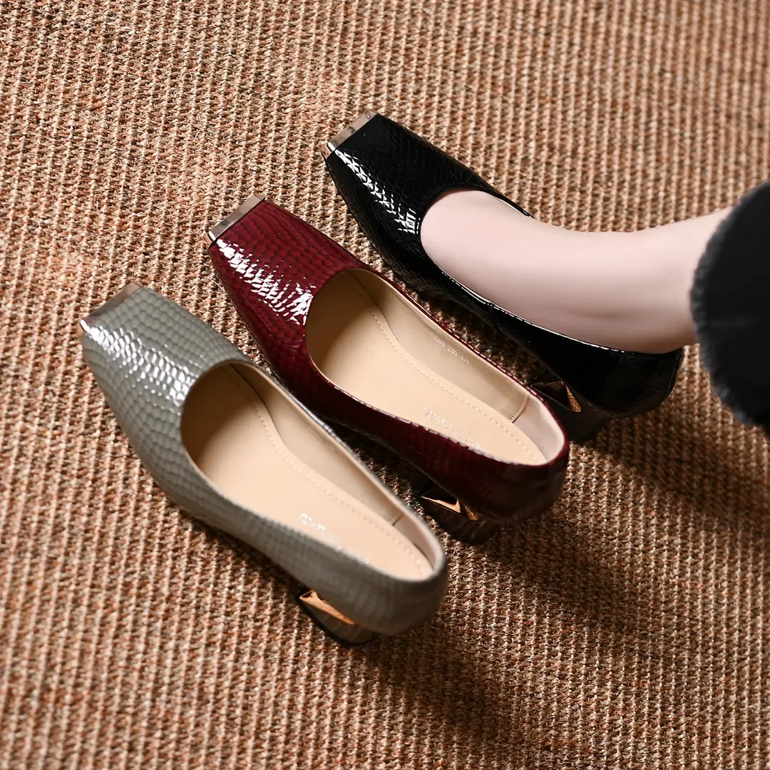 真皮方头女式浅口粗跟单鞋2025新款中跟鞋春秋时尚金属头百搭鞋子