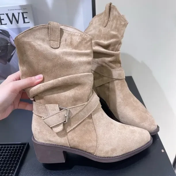 粗跟套筒尖头加绒雪地靴复古港风短靴冬季女卡其