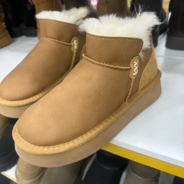 时尚雪地靴（985-1）冬季加厚保暖防滑厚底圆头套筒棉靴（偏小一码）