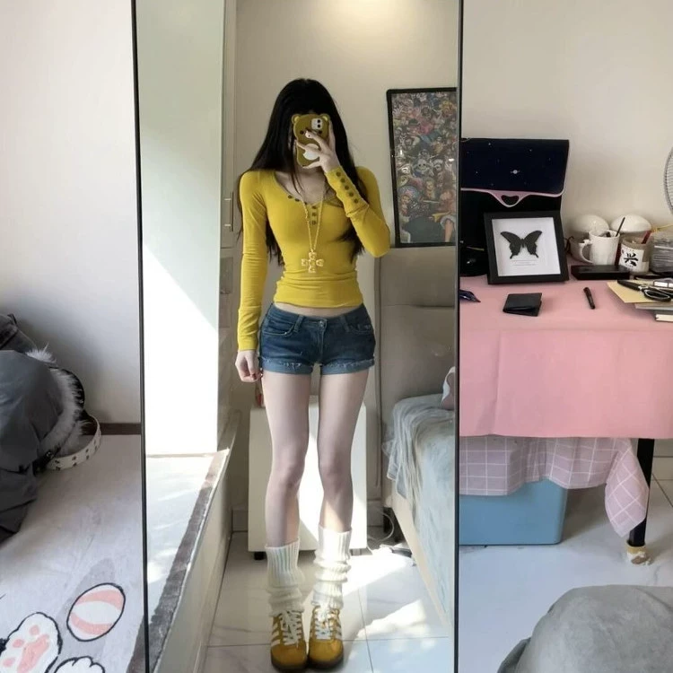 卷边辣妹紧身牛仔短裤女2025夏季新款低腰显瘦包臀a字热裤超短裤