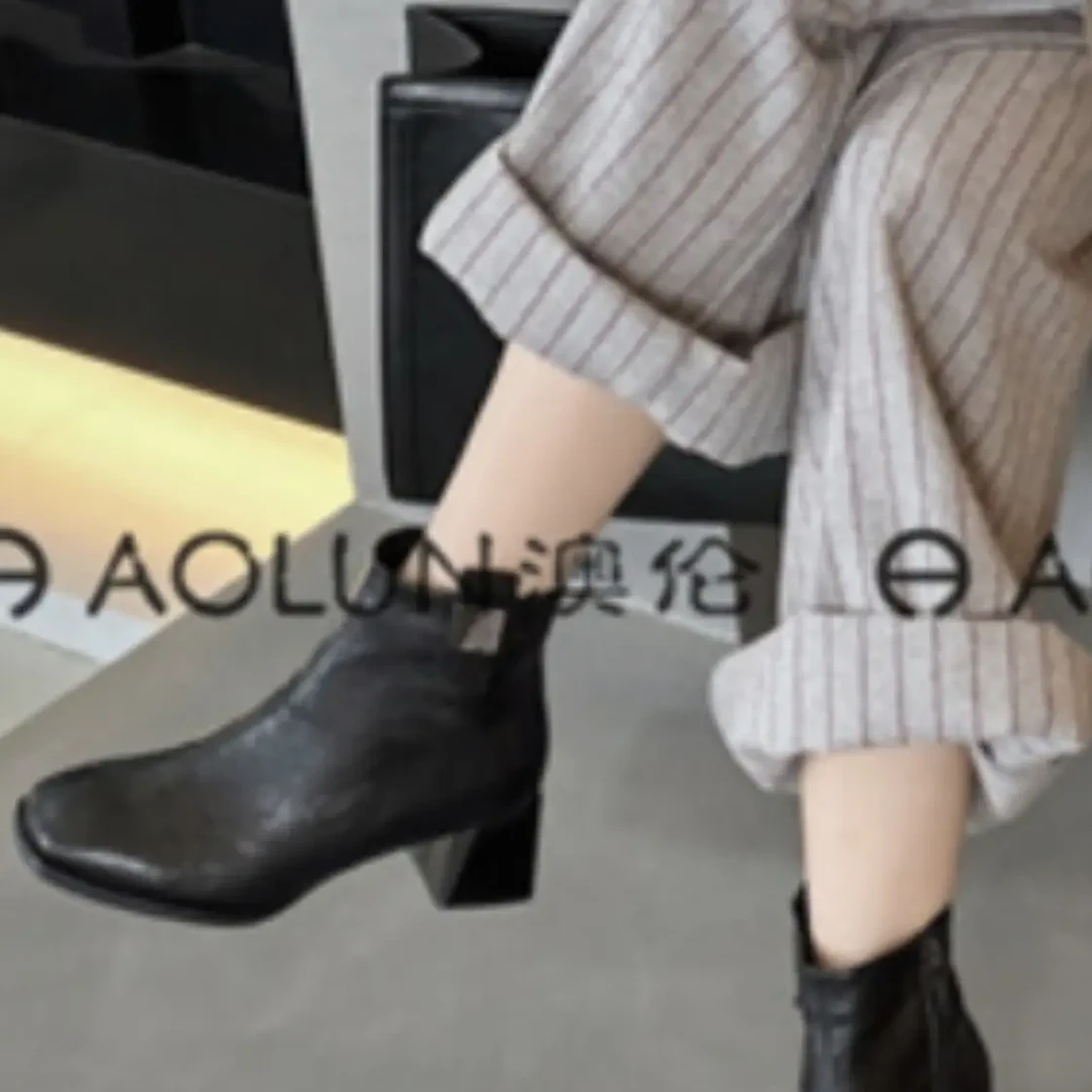 中筒休闲风常规款防滑方头马丁靴英伦风尖头百搭