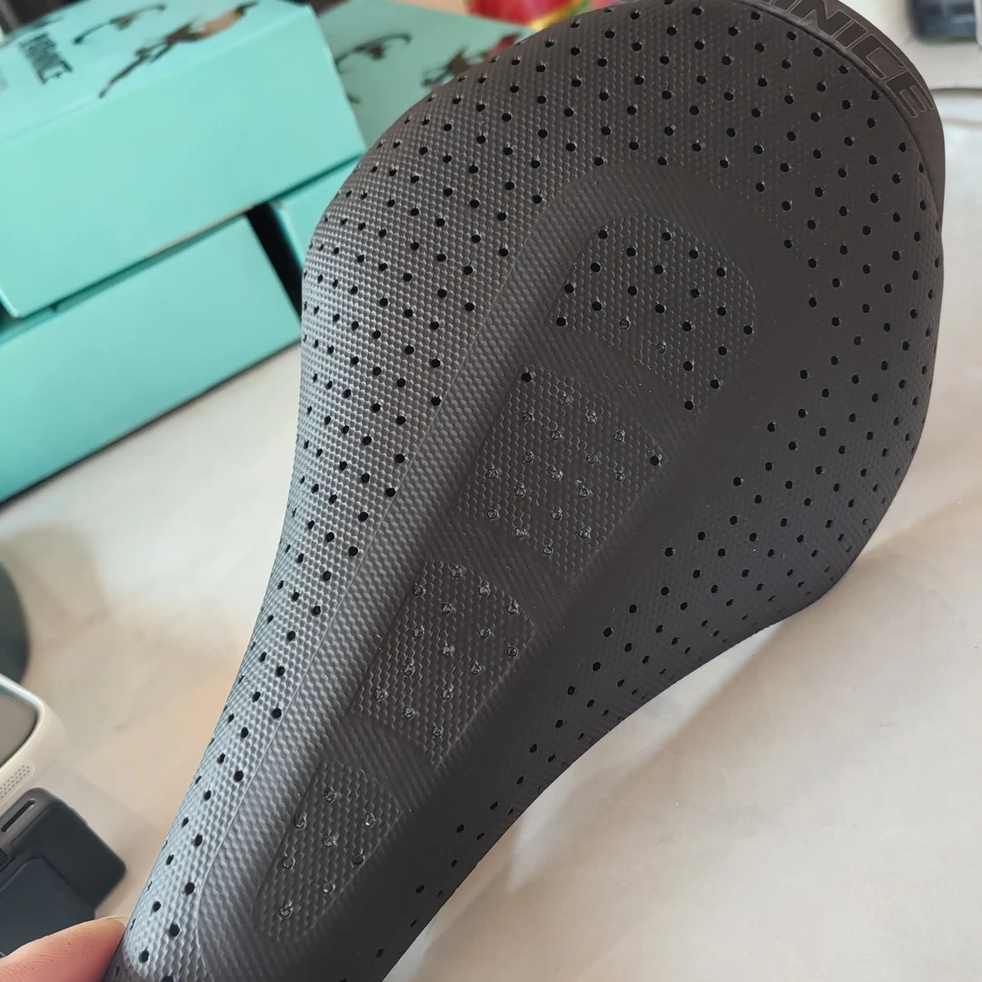 3D打印公路山地自行车坐垫中空透气硅胶填充减震舒适鞍座