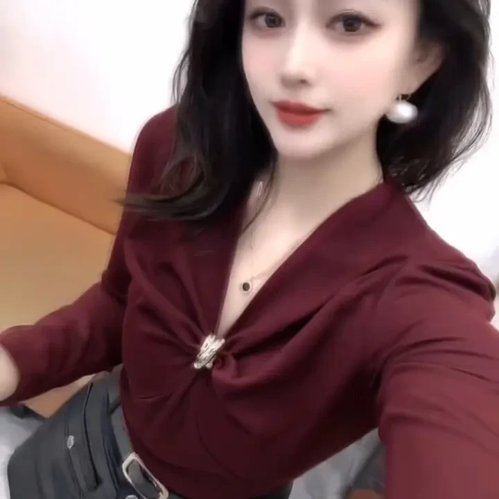 秋冬修身纯欲风V领常规款小众T恤2025法式时尚