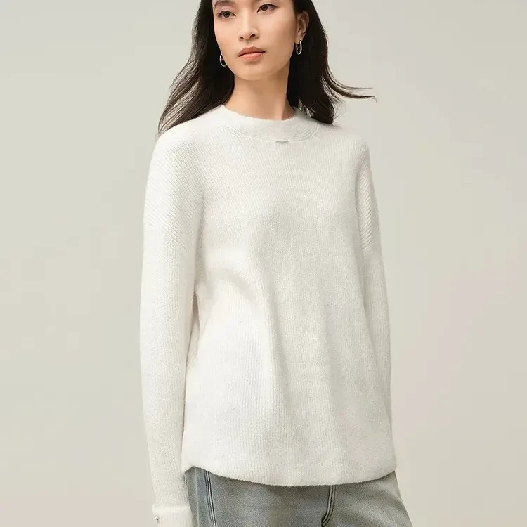 爱居兔宽松休闲基础针织衫2025年冬季新款女轻松通勤长袖毛衣