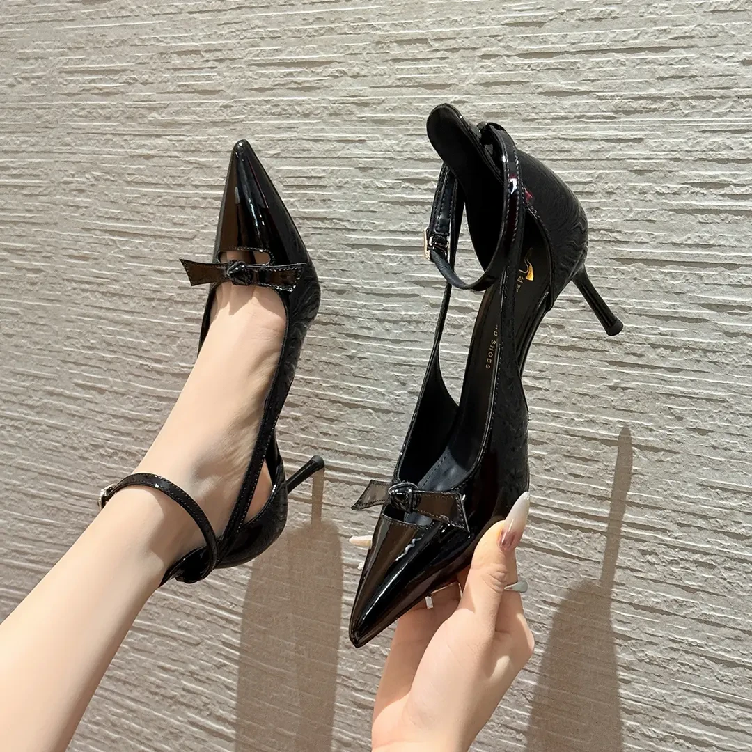 【馨馨】6cm漆皮细跟法式高跟鞋2025新款夏温柔一字带凉鞋蝴蝶结