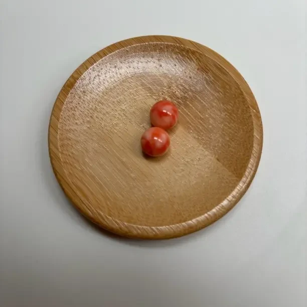 卡10.4的珊瑚珠子一对配饰