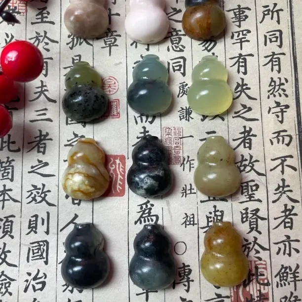 岫玉葫芦吊坠上下牛鼻孔单拍随机发