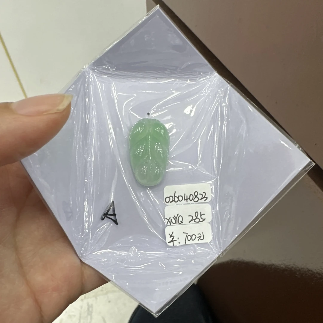 天然翡翠金枝玉叶吊坠冰润精美男女通用时尚百搭挂坠