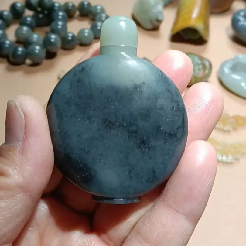 新疆和田玉鼻烟壶手把件